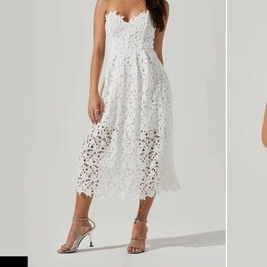 Astr the label Anaya Strapless Lace Midi Dress. White size medium
